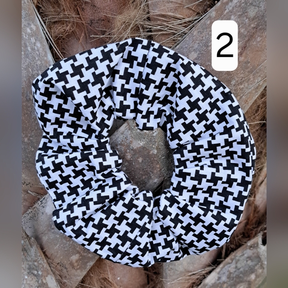 ONE Hand Crafted Cotton Scrunchie Collection #20 White Black Dots Plaid - Picture 5 of 13